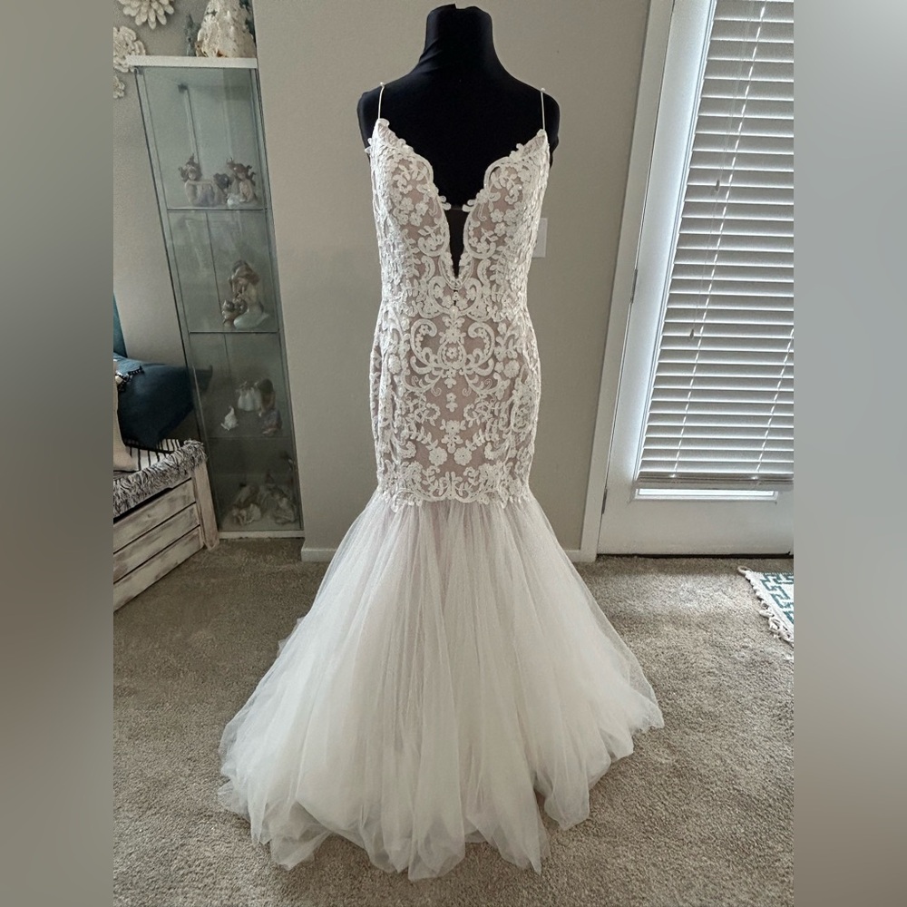 Wtoo ivory lace/tulle bridal gown